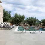 Riverstone With Private Pools