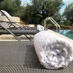 Riverstone With Private Pools * Lévktron