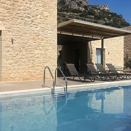 Riverstone With Private Pools