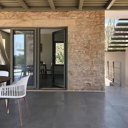 Riverstone With Private Pools Λεύκτρο
