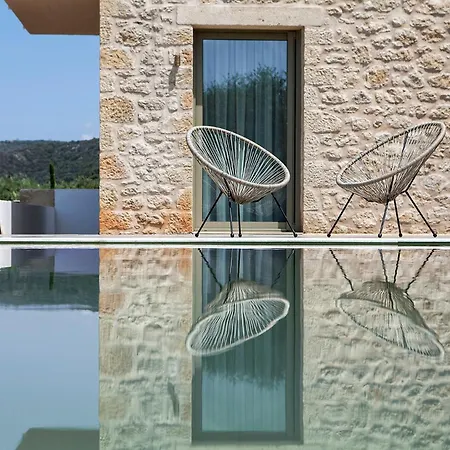 Riverstone With Private Pools Villa *