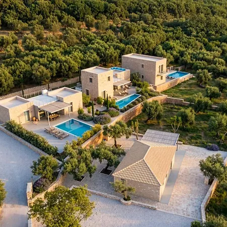 别墅 Riverstone With Private Pools Lévktron