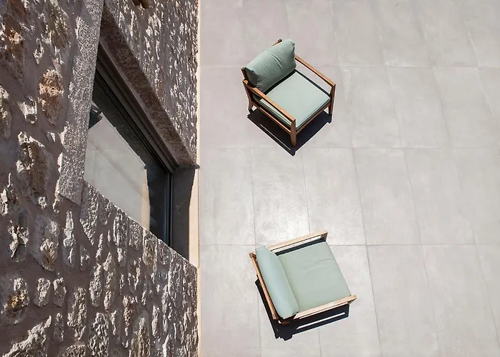 Riverstone With Private Pools