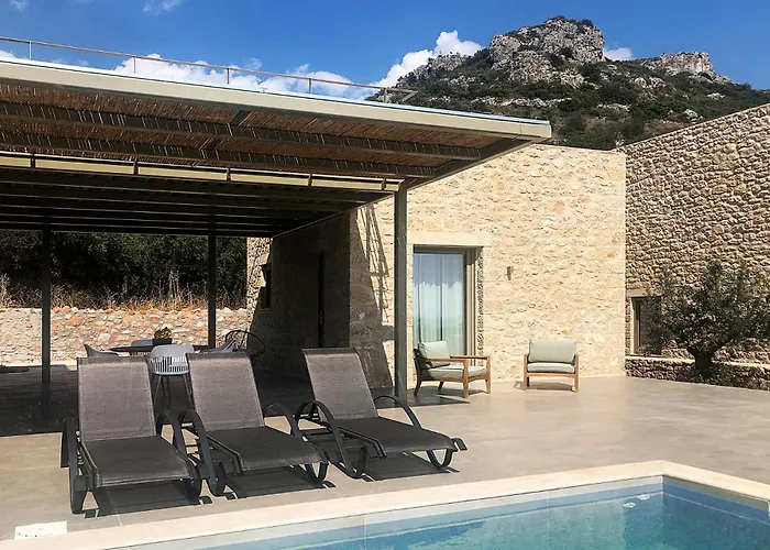 Вилла Riverstone With Private Pools *