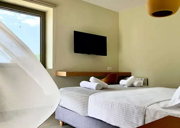 Вилла Riverstone With Private Pools *